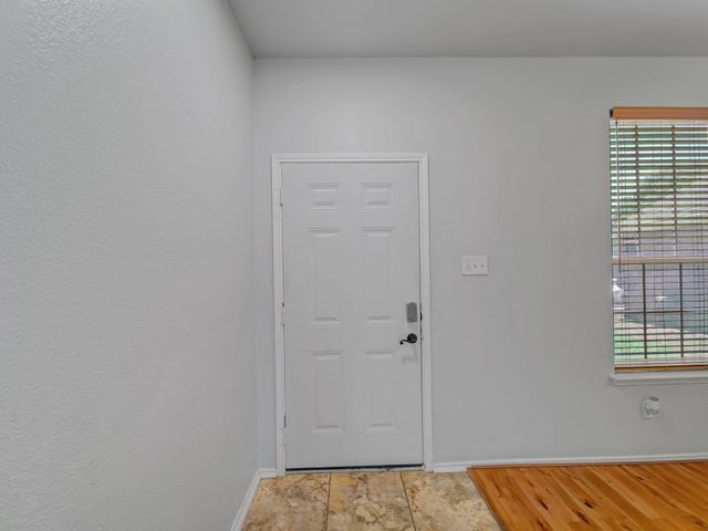 905 Hems Lane, Arlington, TX 76001