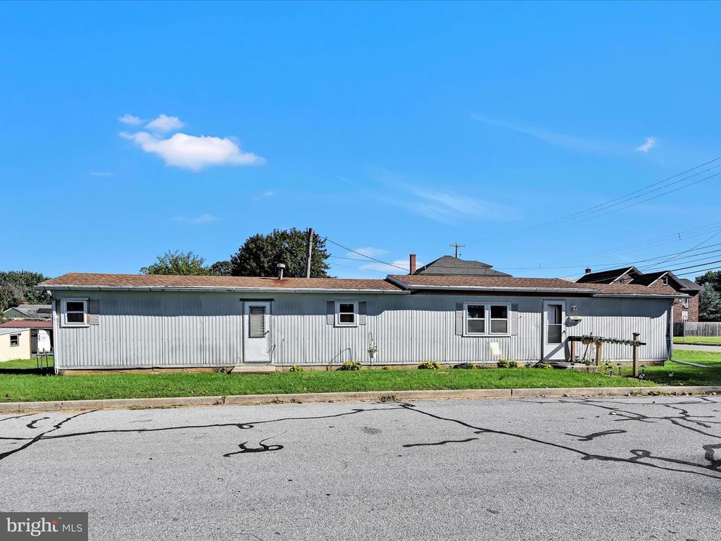 101 W CENTER AVE, Myerstown, PA 17067