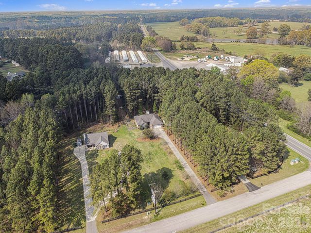 216 Henson Lane, Mcconnells, SC 29726