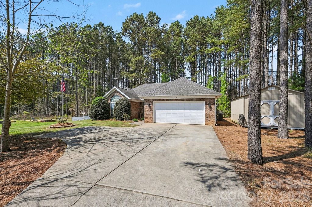 216 Henson Lane, Mcconnells, SC 29726