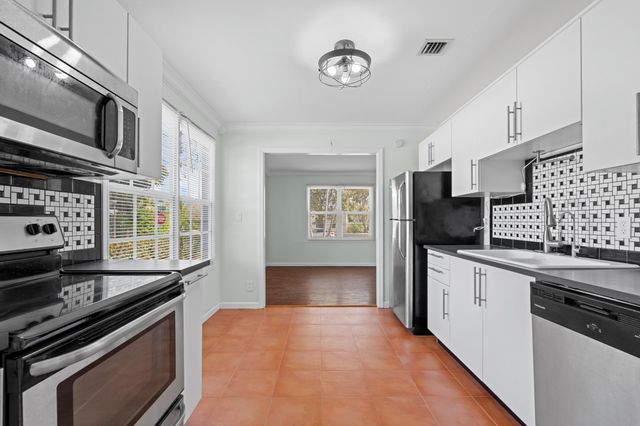 5901 Garden Avenue, West Palm Beach, FL 33405