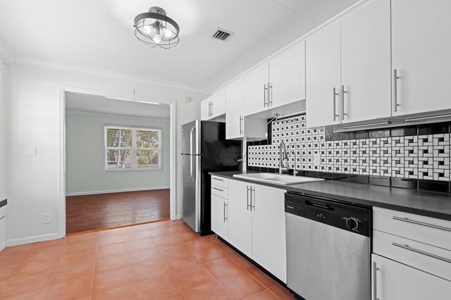 5901 Garden Avenue, West Palm Beach, FL 33405