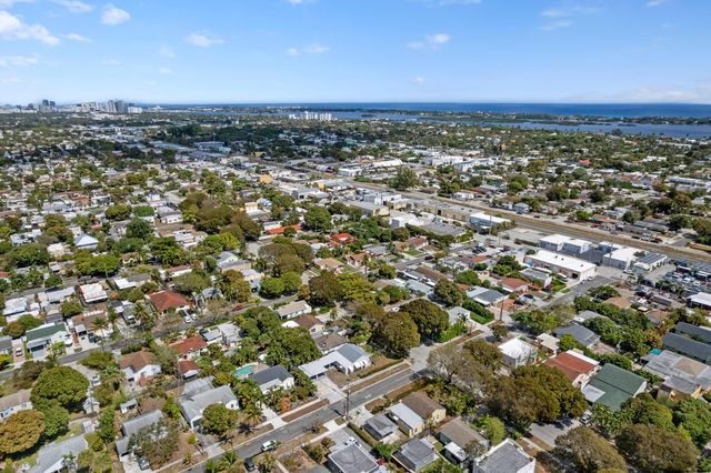 5901 Garden Avenue, West Palm Beach, FL 33405