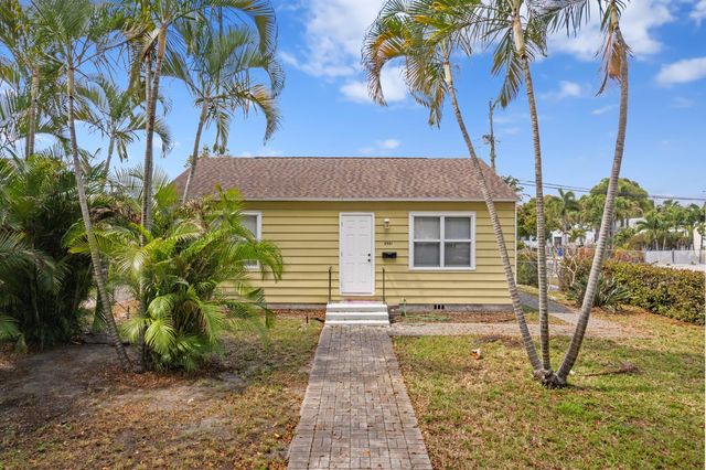 5901 Garden Avenue, West Palm Beach, FL 33405