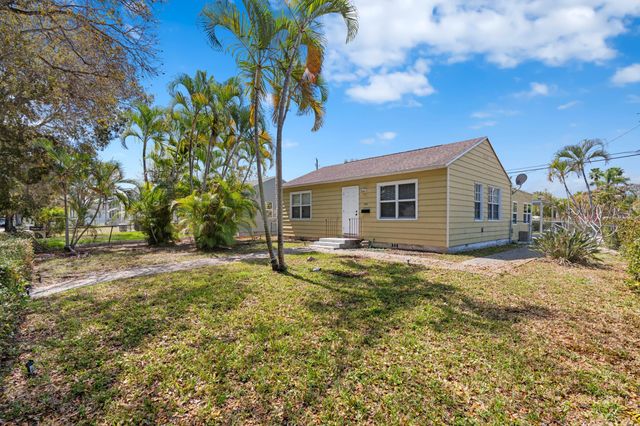 5901 Garden Avenue, West Palm Beach, FL 33405