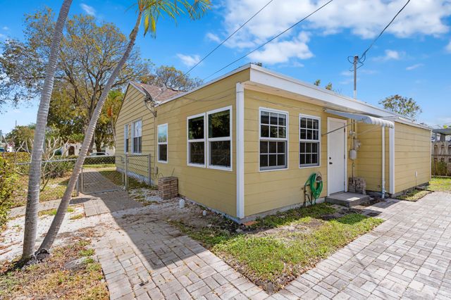 5901 Garden Avenue, West Palm Beach, FL 33405