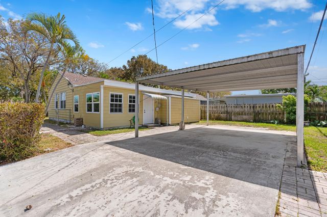 5901 Garden Avenue, West Palm Beach, FL 33405