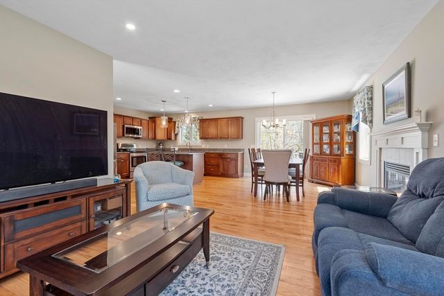 32 Steele St, Holden, MA 01520