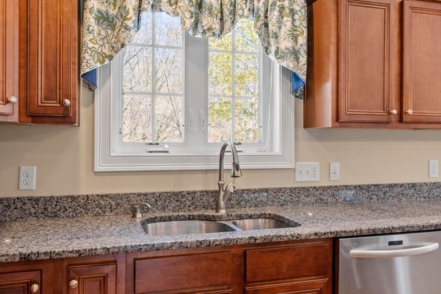 32 Steele St, Holden, MA 01520