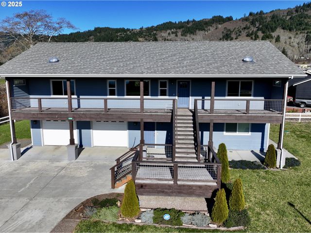 15289 OCEANVIEW Dr, Brookings, OR 97415