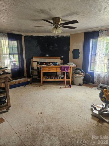 32049 Kendalls Church Road, New London, NC 28127