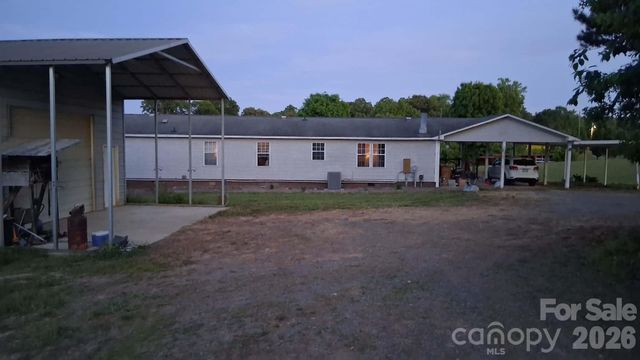 32049 Kendalls Church Road, New London, NC 28127