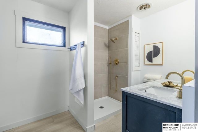 1230 S 164 Avenue, Omaha, NE 68130