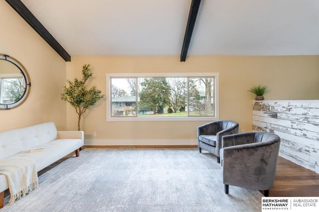 1230 S 164 Avenue, Omaha, NE 68130