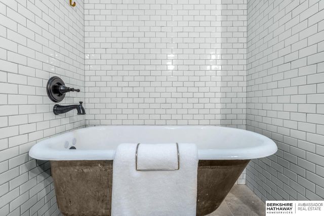 1230 S 164 Avenue, Omaha, NE 68130