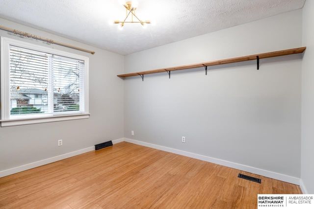 1230 S 164 Avenue, Omaha, NE 68130