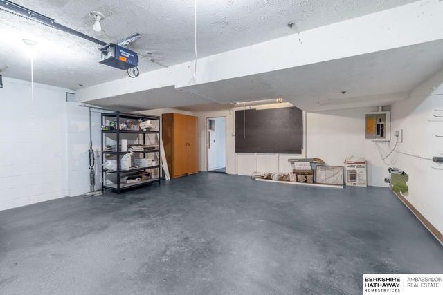 1230 S 164 Avenue, Omaha, NE 68130