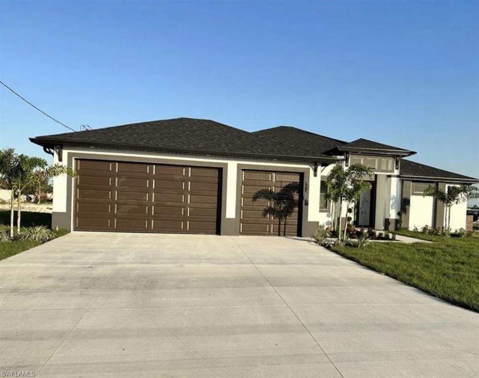 Image 1 of property listing at 907 NE 13th PL, Cape Coral, FL 33909