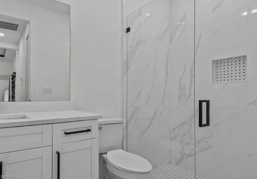 Image 30 of property listing at 907 NE 13th PL, Cape Coral, FL 33909