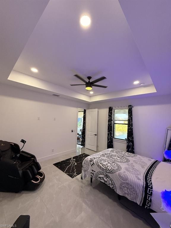 Image 4 of property listing at 907 NE 13th PL, Cape Coral, FL 33909