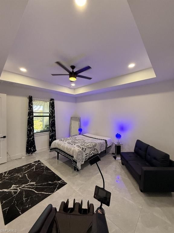 Image 5 of property listing at 907 NE 13th PL, Cape Coral, FL 33909