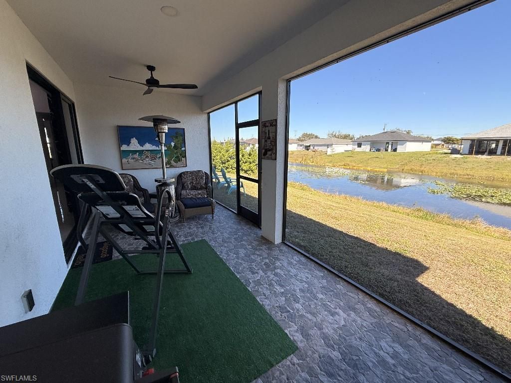 Image 8 of property listing at 907 NE 13th PL, Cape Coral, FL 33909