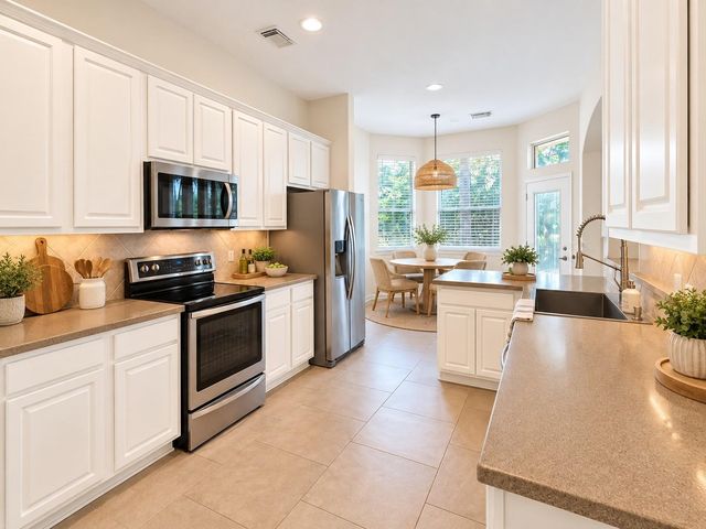 98 W Knightsbridge Drive, The Woodlands, TX 77385