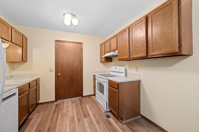 1816 E Fernwood St, Wichita, KS 67216