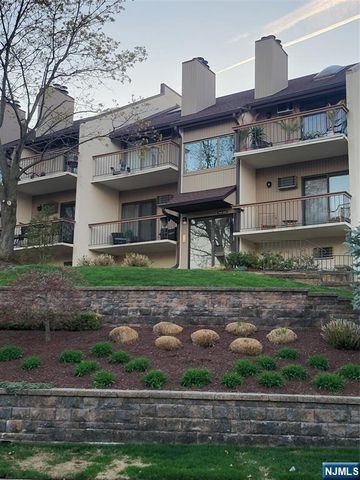 404 West Ridge Mews 4D, Wood Ridge, NJ 07075