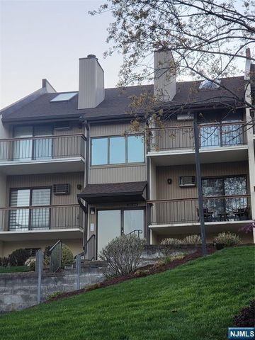 404 West Ridge Mews 4D, Wood Ridge, NJ 07075