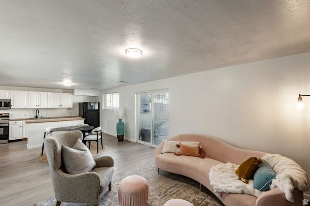 9977 S 3265 W, South Jordan, UT 84095