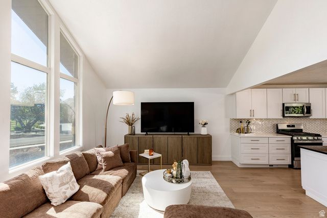 9977 S 3265 W, South Jordan, UT 84095