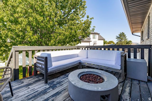 9977 S 3265 W, South Jordan, UT 84095