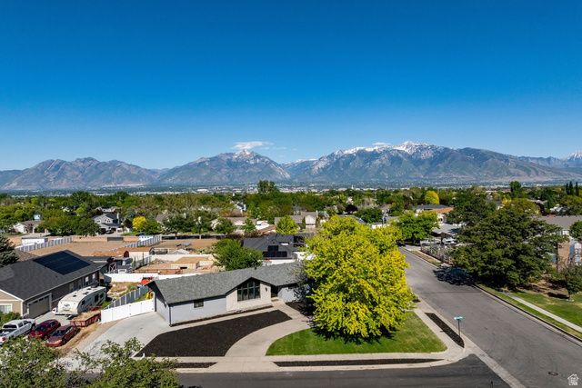 9977 S 3265 W, South Jordan, UT 84095