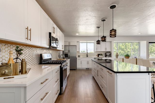 9977 S 3265 W, South Jordan, UT 84095
