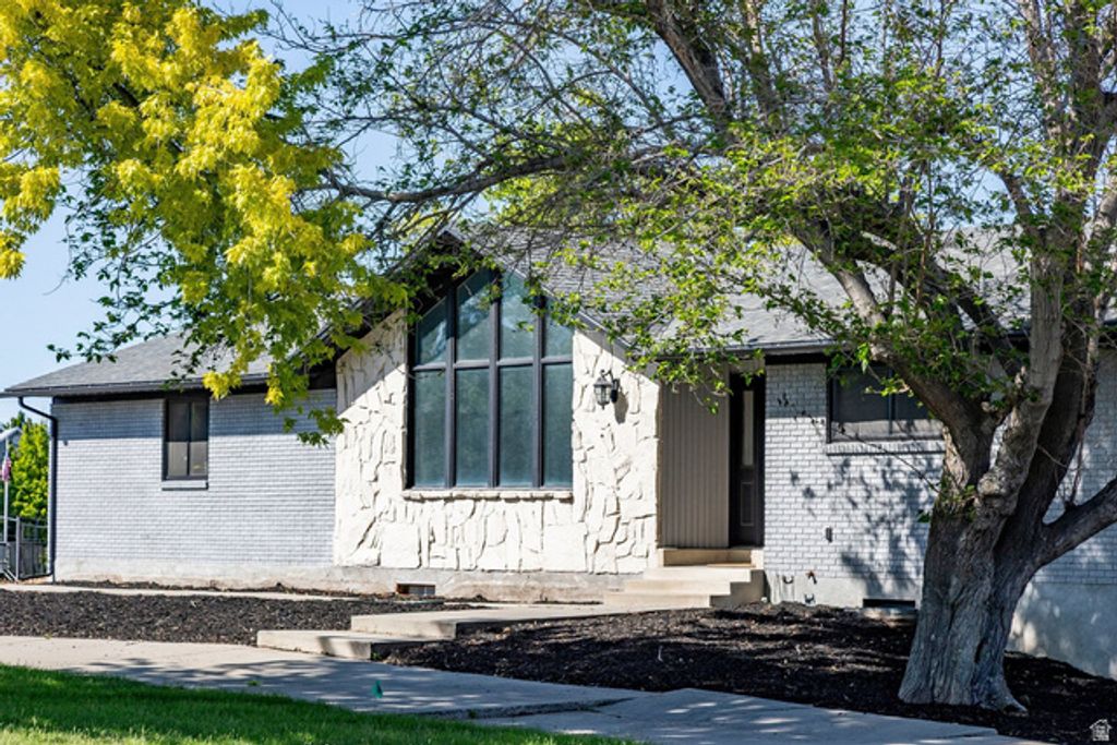 9977 S 3265 W, South Jordan, UT 84095