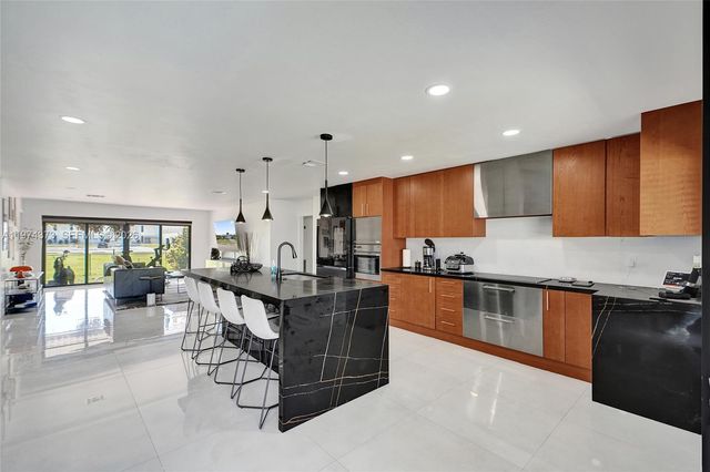 1860 NW 121st St, Miami, FL 33167