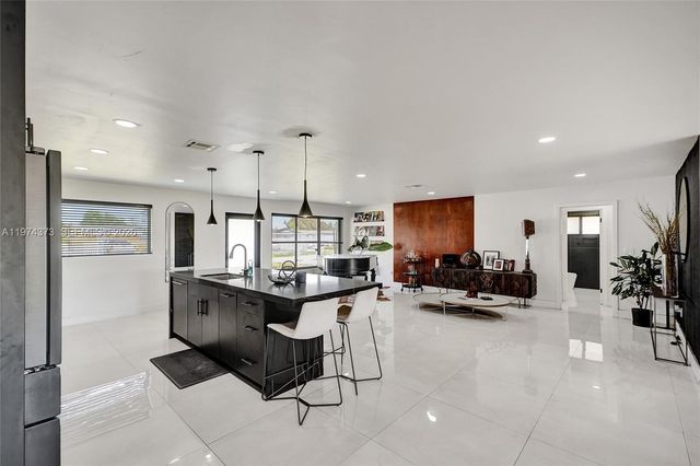 1860 NW 121st St, Miami, FL 33167