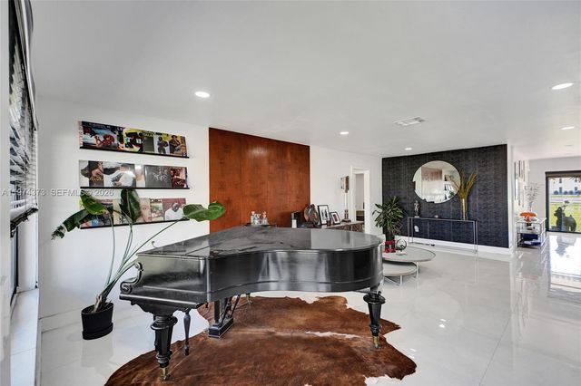 1860 NW 121st St, Miami, FL 33167