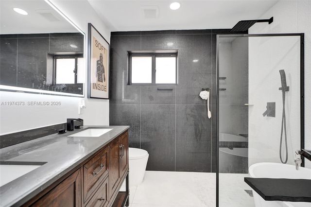 1860 NW 121st St, Miami, FL 33167