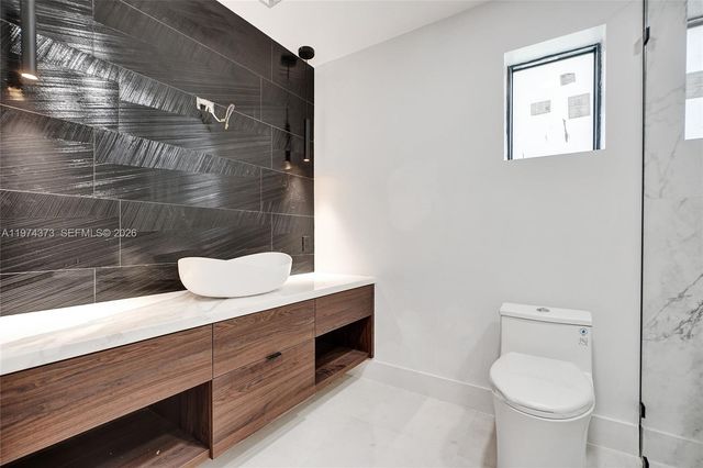 1860 NW 121st St, Miami, FL 33167