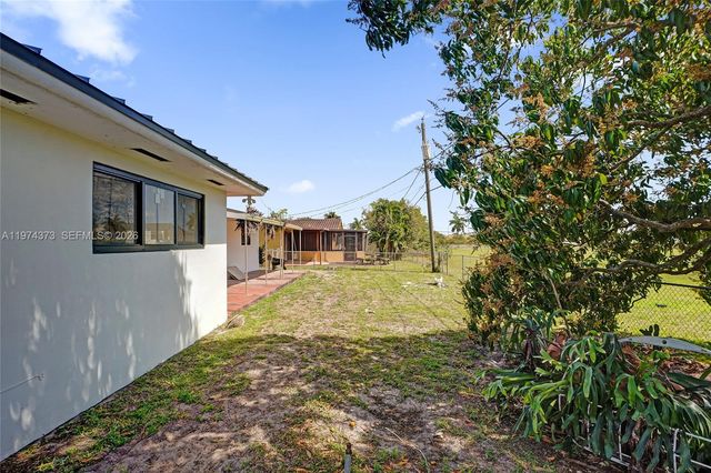 1860 NW 121st St, Miami, FL 33167