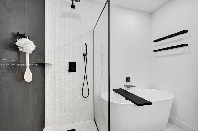 1860 NW 121st St, Miami, FL 33167