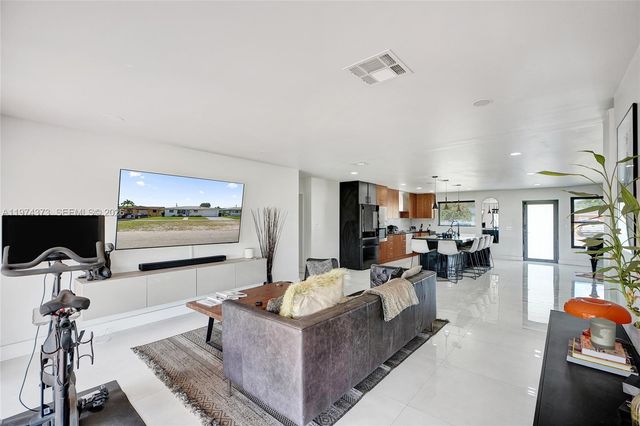 1860 NW 121st St, Miami, FL 33167