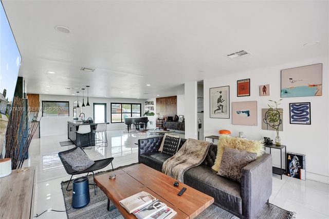 1860 NW 121st St, Miami, FL 33167