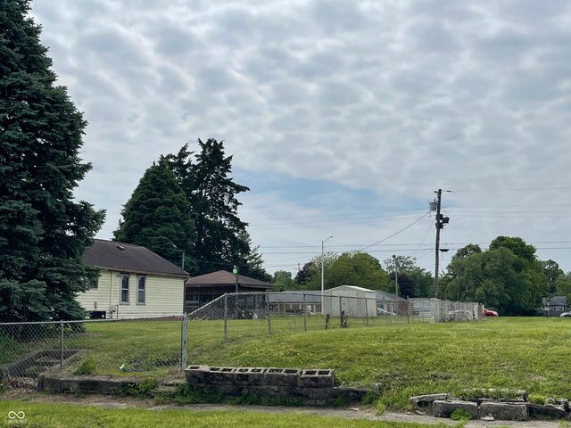 1614 N 4th Street, Terre Haute, IN 47804
