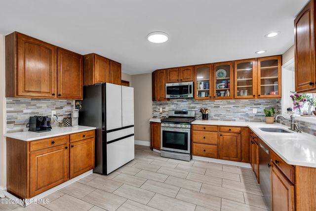 123 Freehold Road, Manalapan, NJ 07726