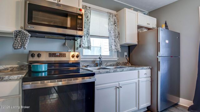 3723 Center St, Louisville, KY 40215