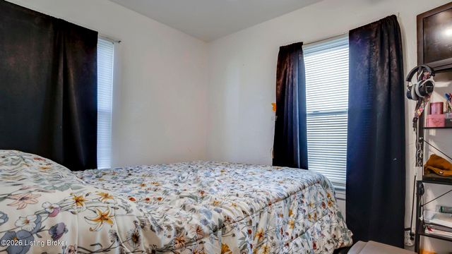 3723 Center St, Louisville, KY 40215