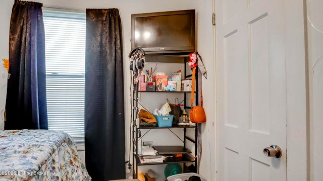 3723 Center St, Louisville, KY 40215